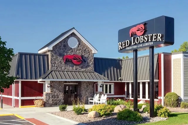 outside of a chain restaurant