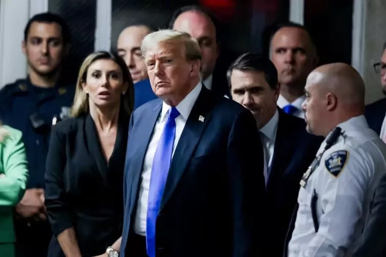 former president leaves courtroom