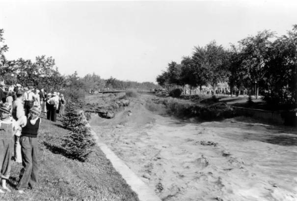 old picture of flood