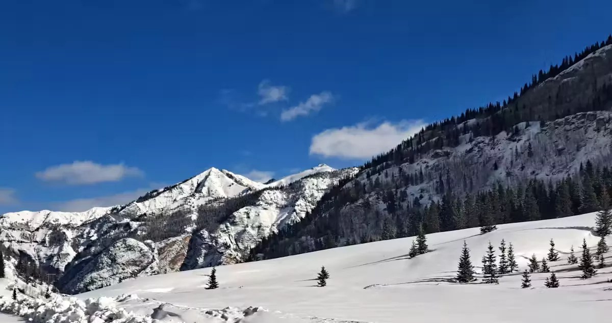 ski slop under blue sky