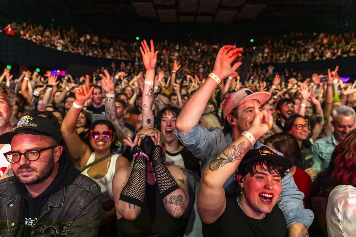 amyl and the sniffers performing in denver