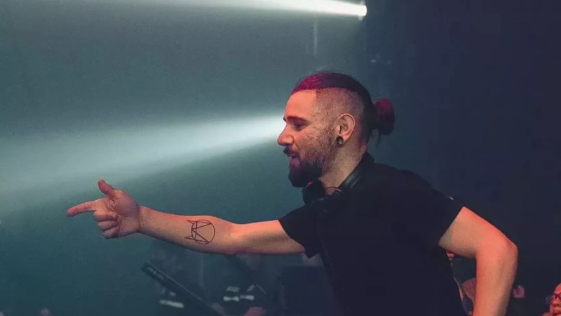 skrillex performing