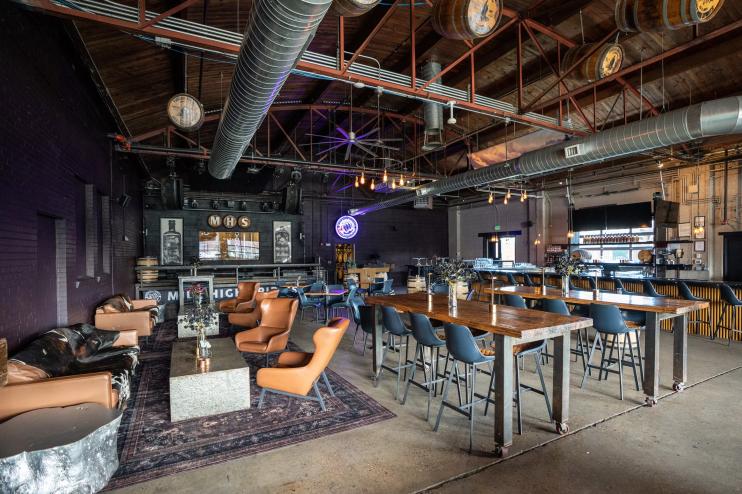 cocktail lounge
