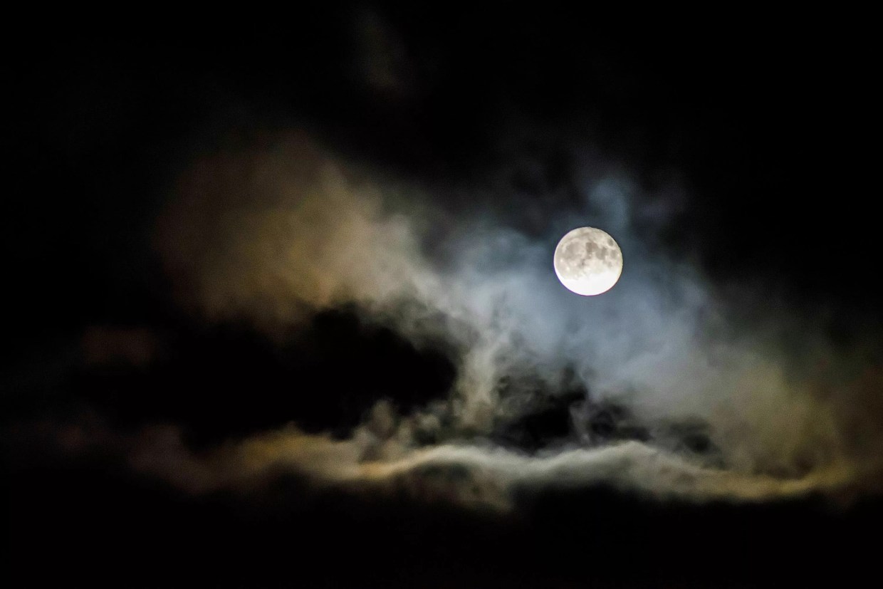 When to See the Strawberry Full Moon in Denver Tonight