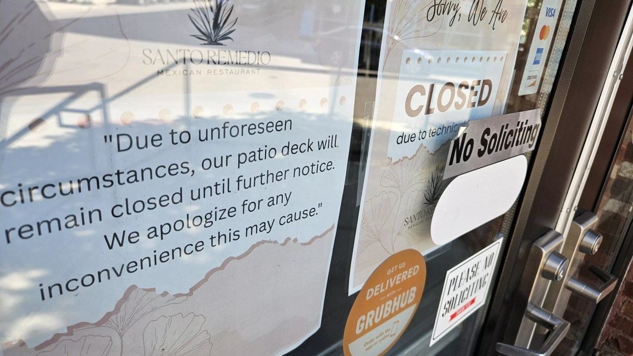 Santo Remedio closure signs
